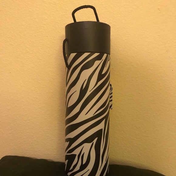 PM11050 Zebra Print Gift Box - Picture 3 of 5